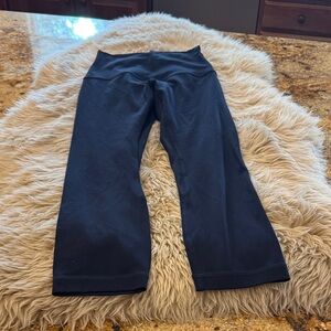 Lululemon Women’s Align 21” leggings. Size 4 navy blue. No pilling like new!